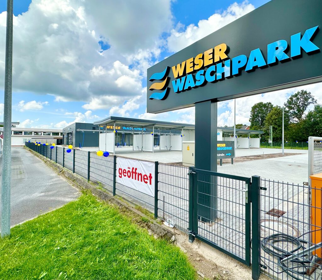 Einfahrt zur Waschstraße des Weser Waschparks in Bremen